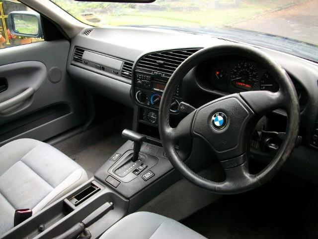 BMW 3 Coupe 323i AT