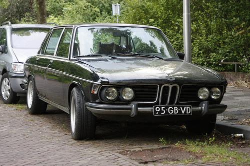 BMW 3.3 L