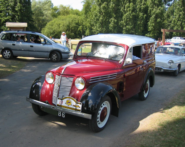 Renault Juva 4