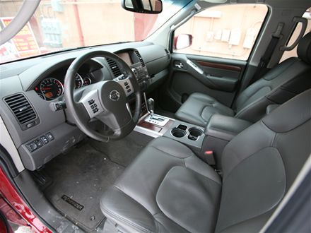 Nissan Pathfinder LE 4x4