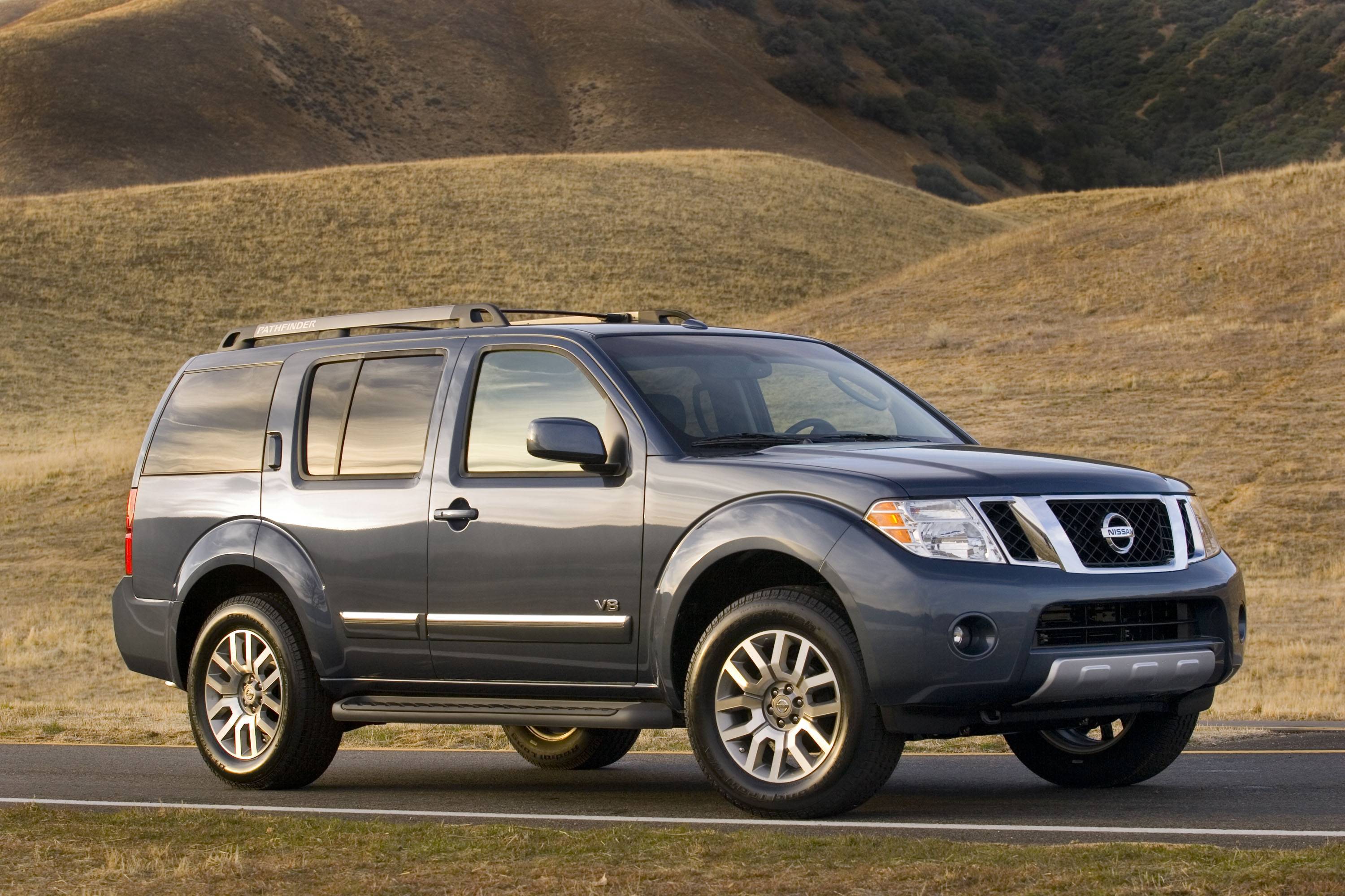 View of Nissan Pathfinder SE 4x4. Photos, video, features and tuning of