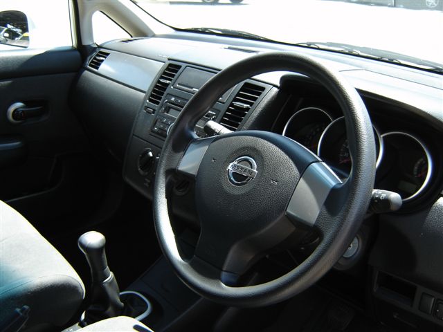 Nissan Tiida 1.6 Visia