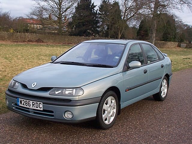 View of Renault Laguna 1.6 16V. Photos, video, features