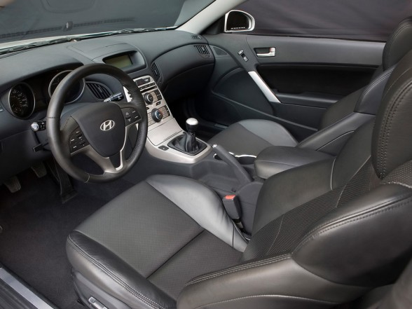 Hyundai Genesis Coupe 2.0T Premium