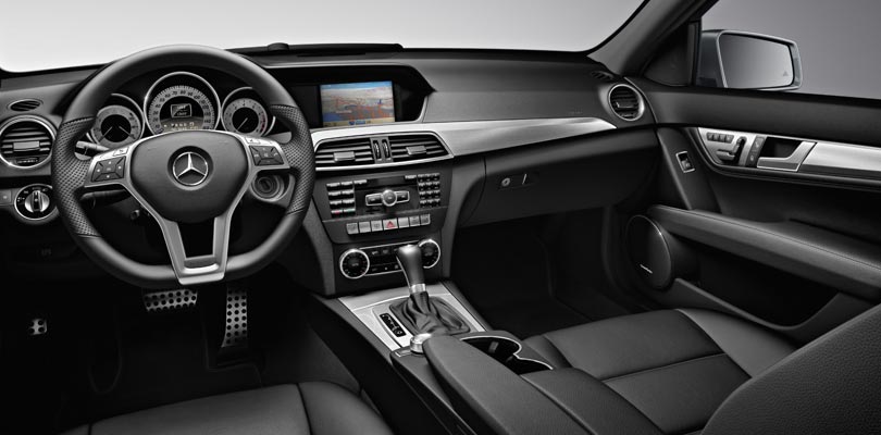 Mercedes-Benz E 300 Turbo-D 4Matic AT