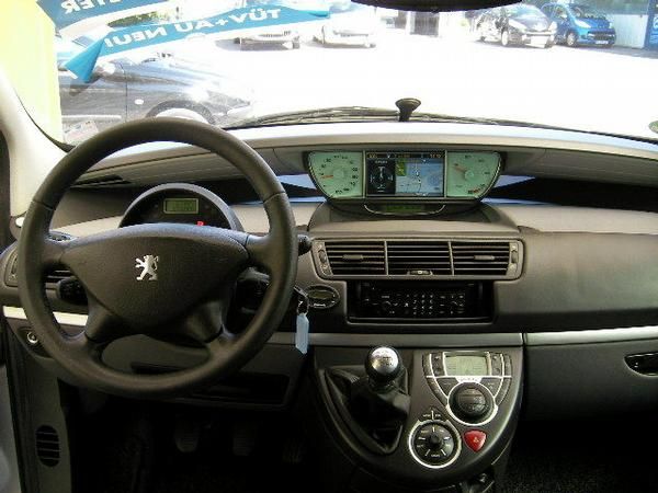 Peugeot 807 2.2 HDi SV