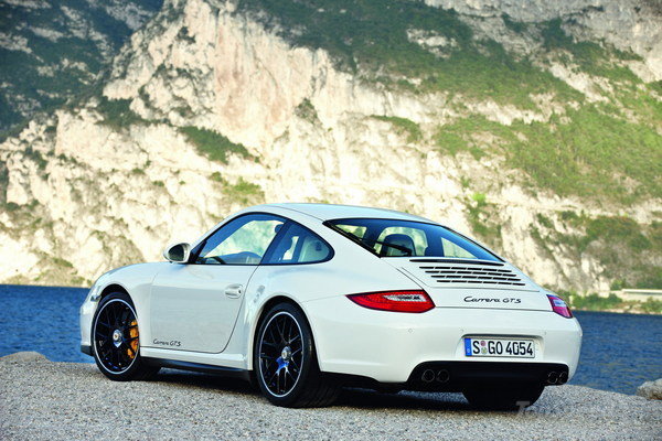 Porsche 911 3.8 GTS MT