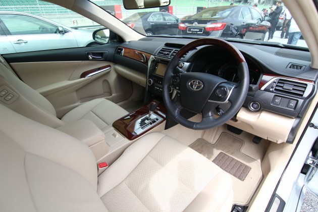 Toyota Camry 2.5 AT Elegance