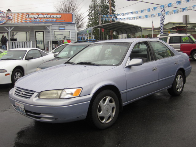 Toyota Camry LE V6