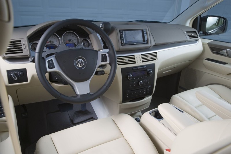 Volkswagen Routan SEL Premium