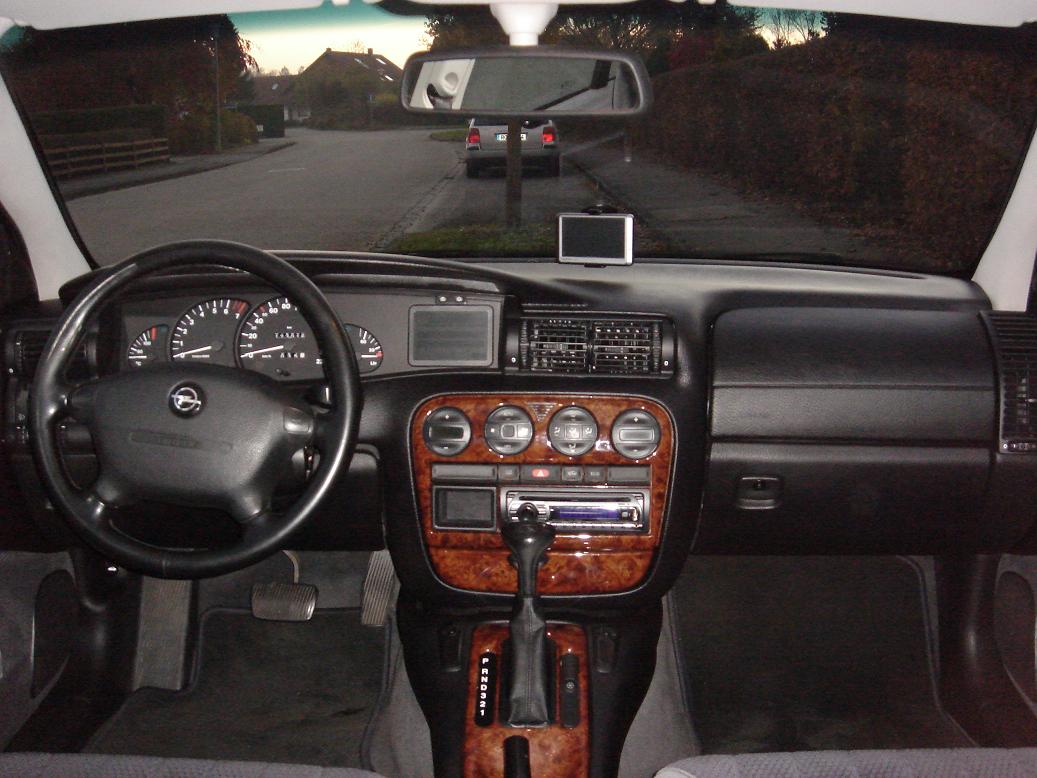 Vauxhall Omega 2.0 i 16V
