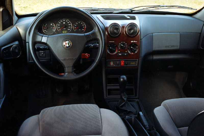 Alfa Romeo 145 1.8 T. Spark