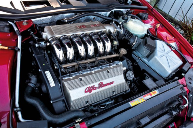 Двигатели alfa romeo. Alfa Romeo 164 двигатель. Alfa Romeo 164 3.0 v6. Двигатель Альфа Ромео 164 3.0. Двигатель Альфа Ромео v6.