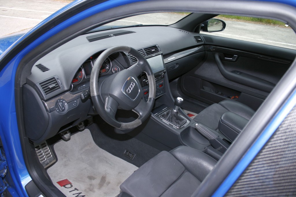 Audi A4 2.0 T FSI Quattro DTM Edition