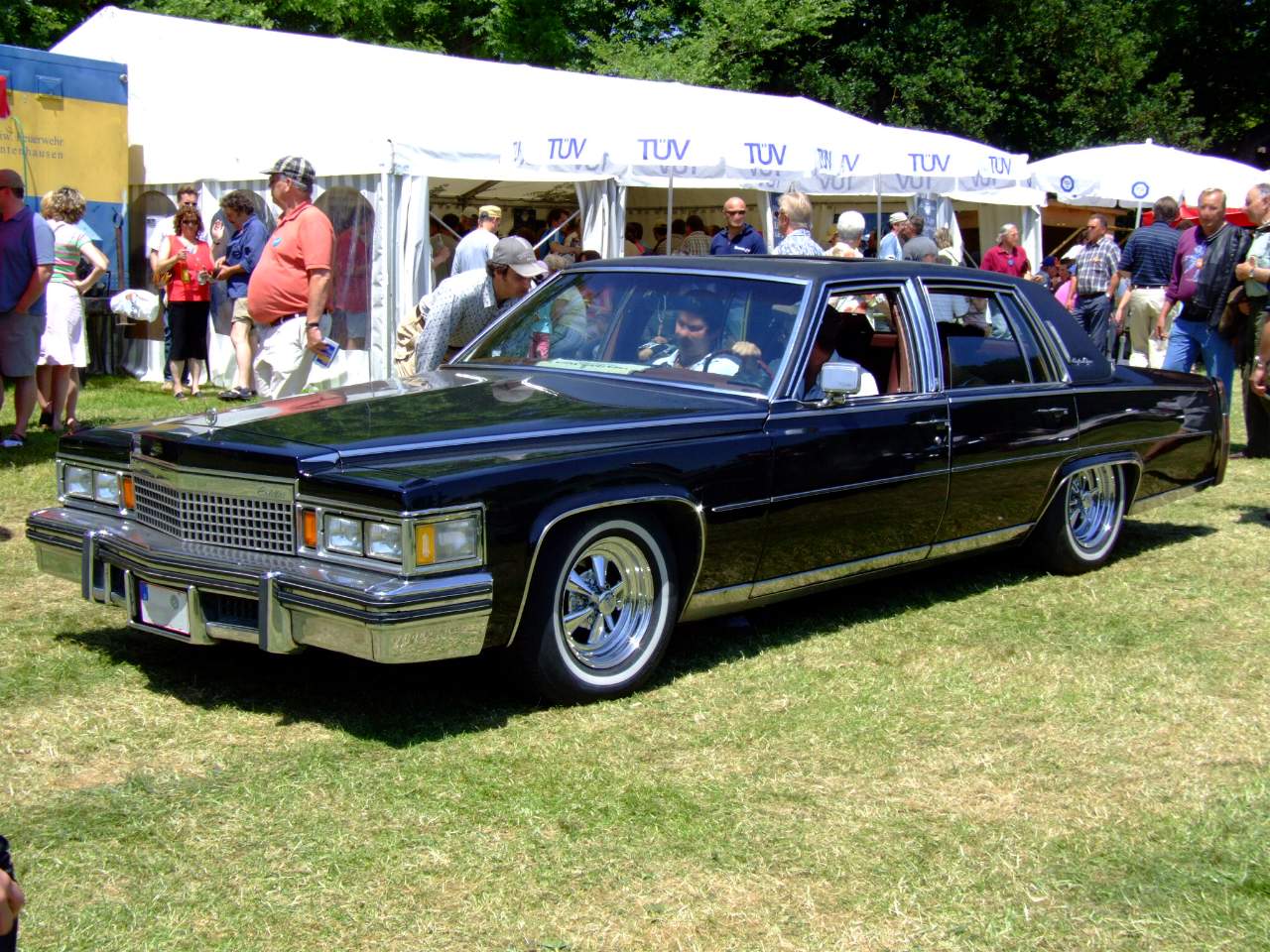 View Of Cadillac Fleetwood Photos Video Features And Tuning Gr8autophoto Com