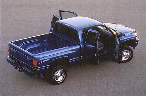 Dodge RAM 8.0 i V10 2500 4WD Quad Cab MT