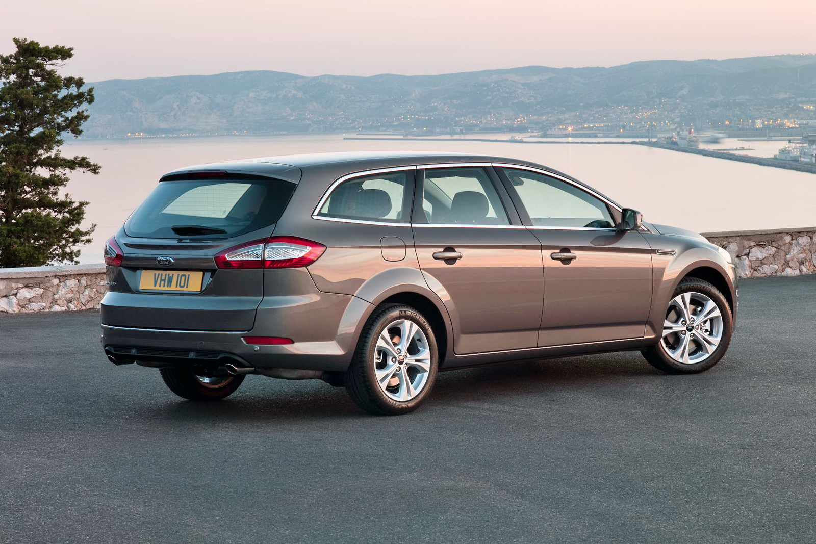 Ford Mondeo 2.0 EcoBoost 200hp AT Ghia