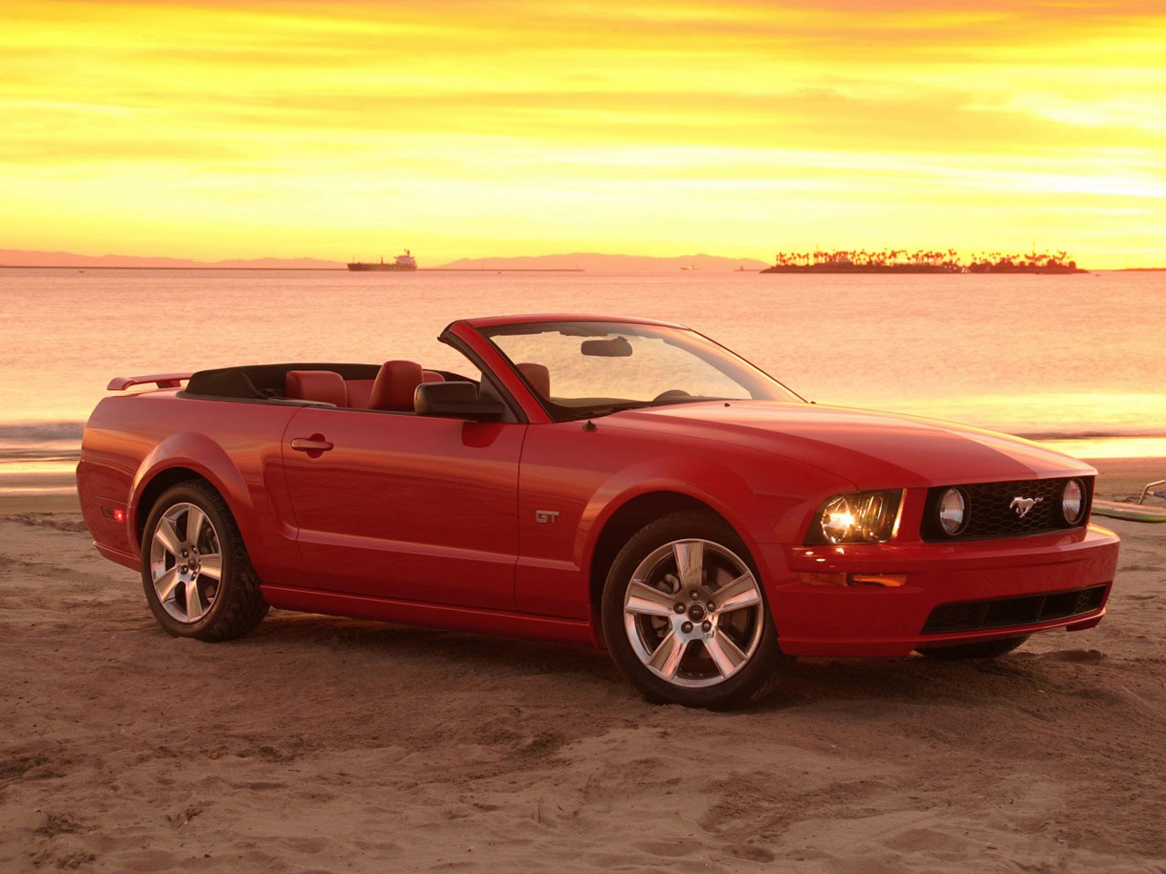 Ford Mustang Deluxe Convertible