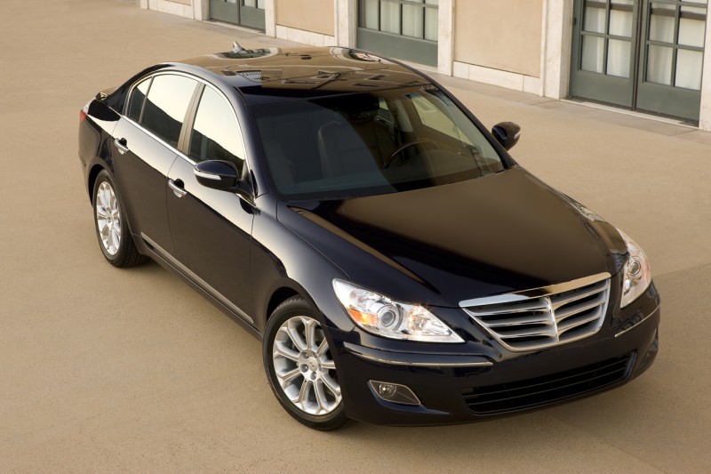 Hyundai Genesis 3.8 AT Luxury