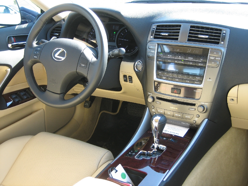 Lexus IS 250 AT Luxury