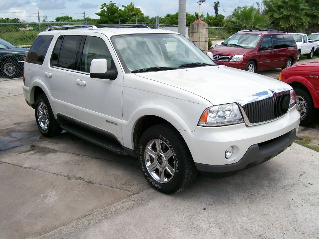 View of Lincoln Aviator. Photos, video, features and tuning of vehicles