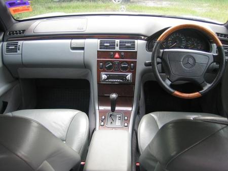 Mercedes-Benz E230