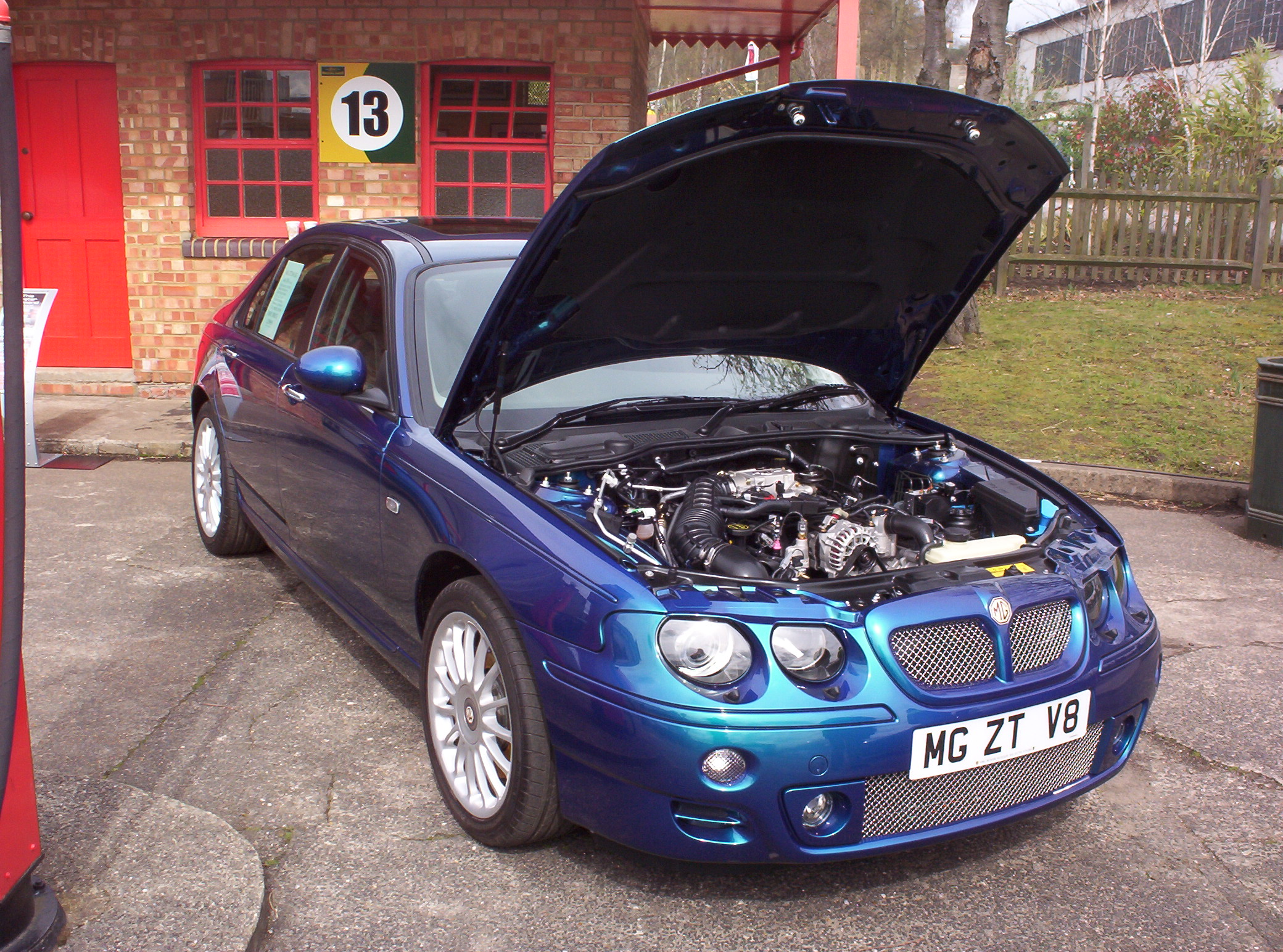 View of MG ZT 260. Photos, video, features and tuning of vehicles