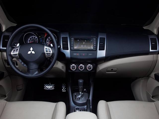 Mitsubishi Outlander XL 2.0 4WD CVT Intense