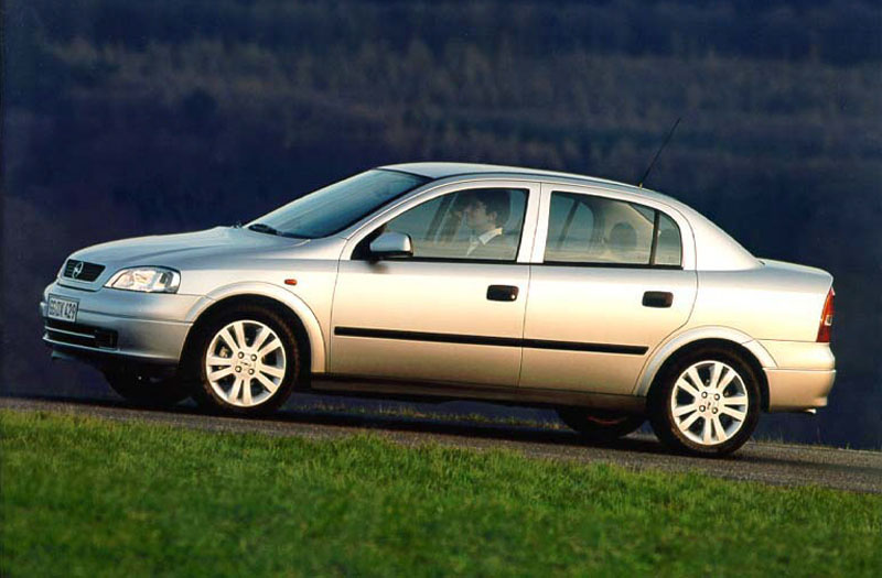 Opel Astra 2.0 DTI Saloon