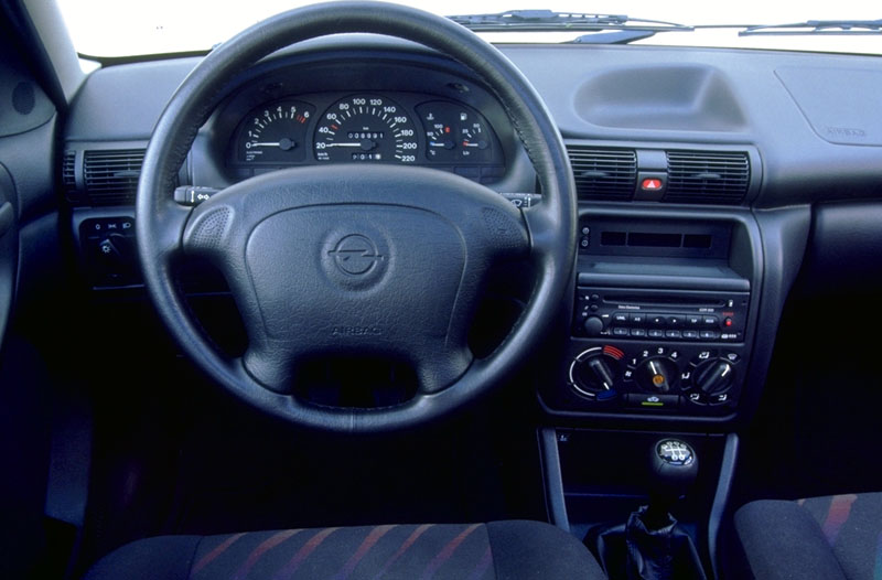 Opel Astra 2.0i
