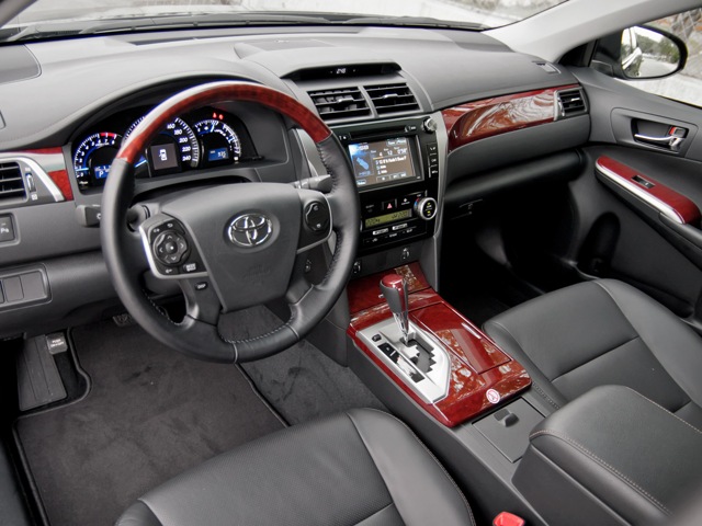 Toyota Camry 2.5 AT Elegance
