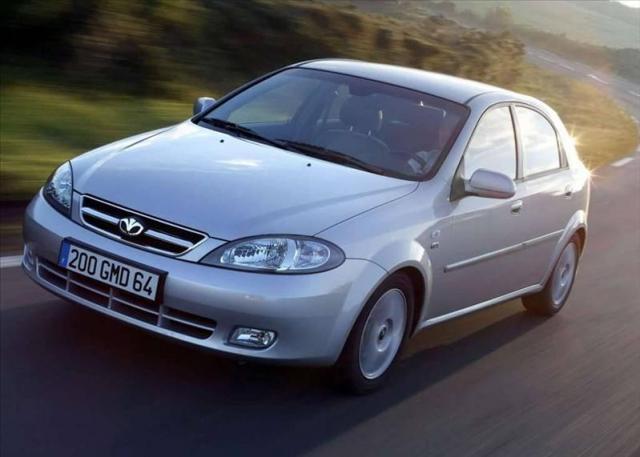 View of Daewoo Lacetti 1.8 CDX. Photos, video, features