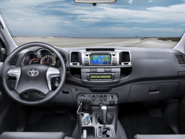 Toyota Hilux 2.5 D-4D SRX 4WD