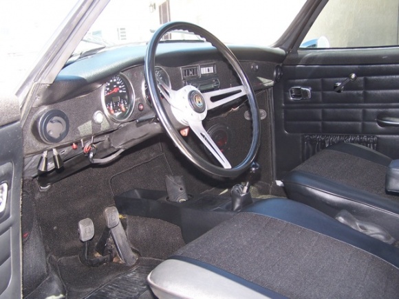 Volkswagen Karmann-Ghia Coupe 34