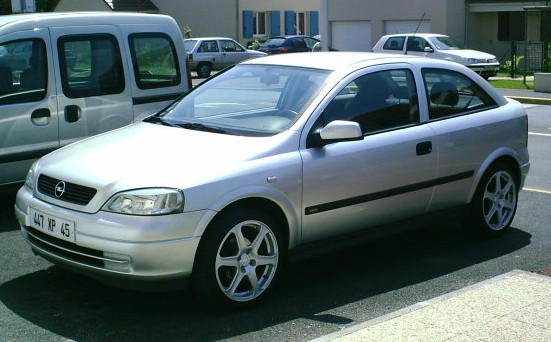 View of Vauxhall Astra 1.4 16V. Photos, video, features and tuning ...
